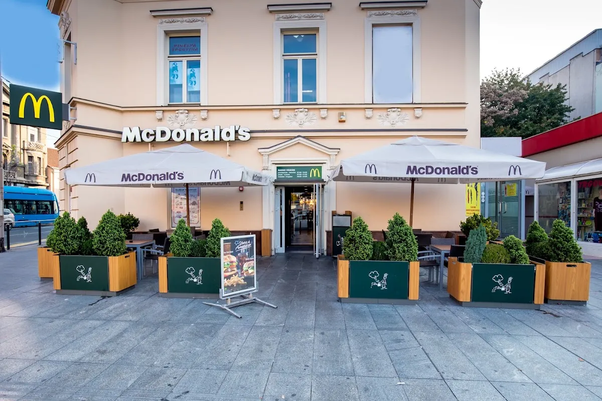 BookNoFees: Snack-bar – McDonald's – Zagreb – McDonald's, fotografie 1