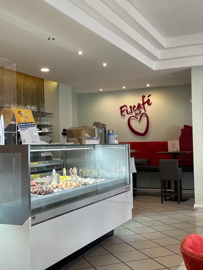 BookNoFees: Restaurant – Eiscafé mit Herz – Meinerzhagen – Cafenea cu înghețată cu suflet, fotografie 1