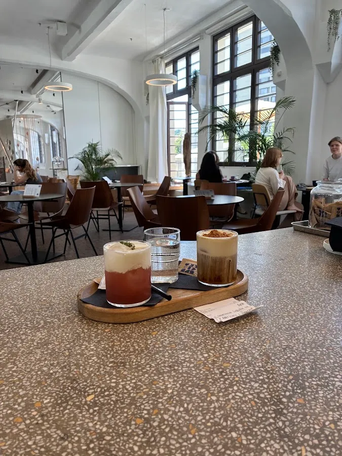 BookNoFees: Cafenea – Specialka – Ljubljana – Specialka, fotografie 1