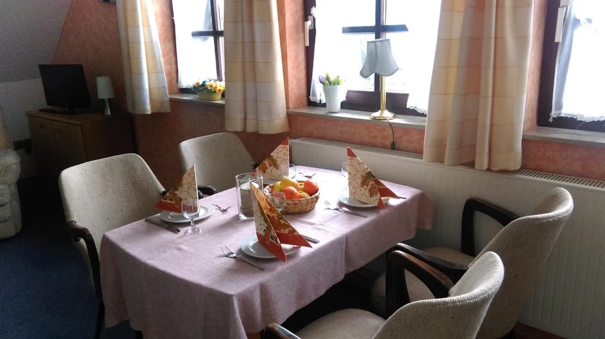 BookNoFees: Restaurant – Erhard Schnorbus Café Pension – Hallenberg – Pensiunea-cafenea Erhard Schnorbus, fotografie 1