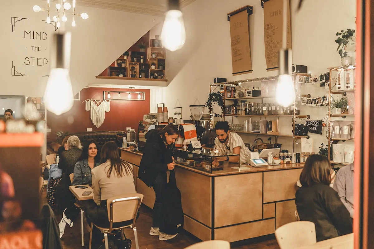 BookNoFees: Cafenea – Mind The Step – Dublin – Atenție la treaptă!, fotografie 1