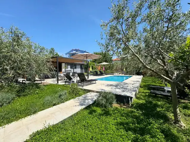 BookNoFees: cazare de vacanță în Pula – 2SZ Apartament Meme 2 cu piscină, în apropierea centrului vechi
