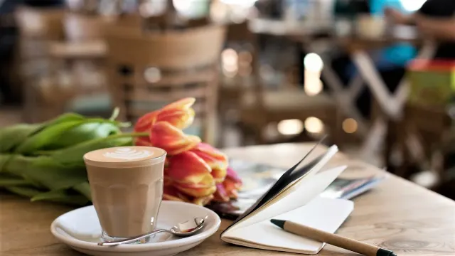 BookNoFees: Cafenea – Ecocafe – Budapest – Eco-cafenea, fotografie 3