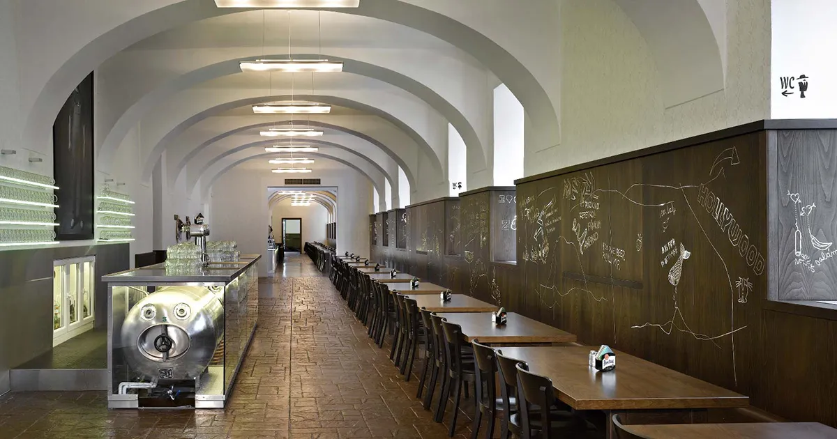 BookNoFees: Restaurant – Lokál Dlouhááá – Prague – Barul „Dlouhááá”, fotografie 1