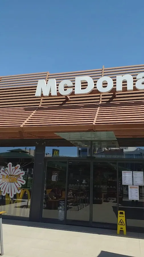 BookNoFees: Snack-bar – McDonald's – Athens – McDonald's, fotografie 3