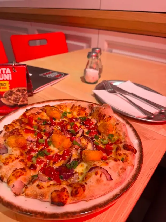BookNoFees: Restaurant – Pizza Hut – Bucharest – Pizza Hut, fotografie 2