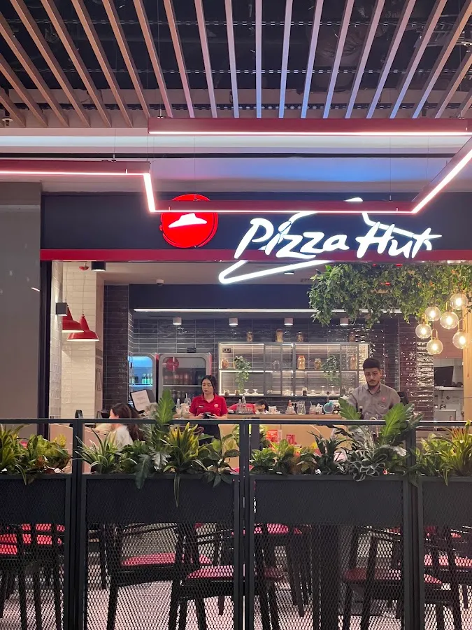 BookNoFees: Restaurant – Pizza Hut – Bucharest – Pizza Hut, fotografie 1