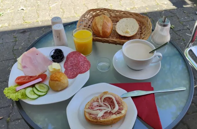 BookNoFees: Brutărie – Schmidt Backwaren & Café – Fröndenberg – Schmidt Produse de panificație & Cafenea, fotografie 2