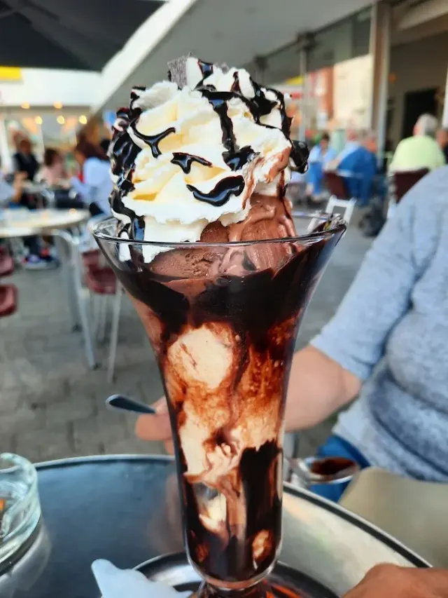 BookNoFees: Înghețată – Eiscafe Capri – Herne – Eiscafe Capri, fotografie 2