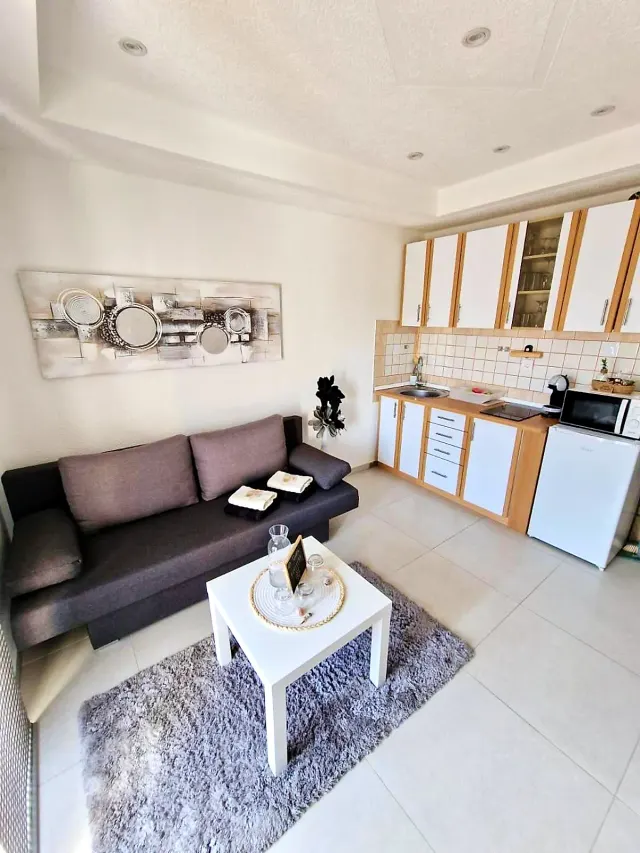 BookNoFees: Apartament de vacanță liniștit, cu balcon și vedere la mare – Vir