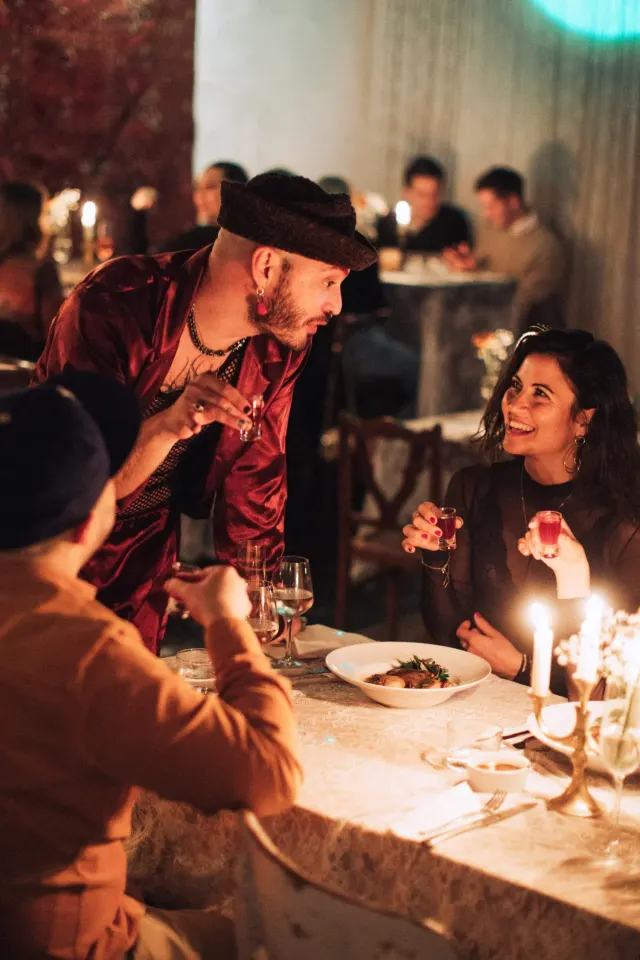 BookNoFees: Restaurant – Yafo – Berlin – Yafo, fotografie 3
