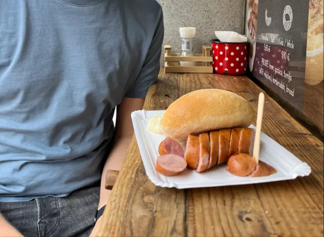 BookNoFees: Snack-bar – Klobasarna – Ljubljana – Fabrica de cârnați, fotografie 2