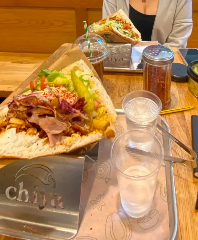BookNoFees: Restaurant – chiya – Dublin – Negru, fotografie 2