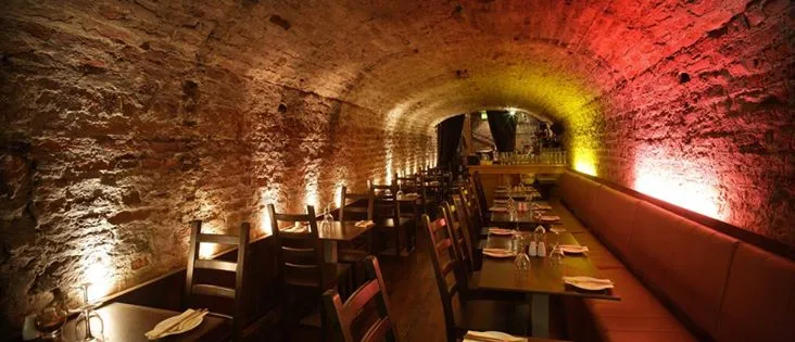 BookNoFees: Restaurant – La Caverna – Dublin – Peștera, fotografie 1