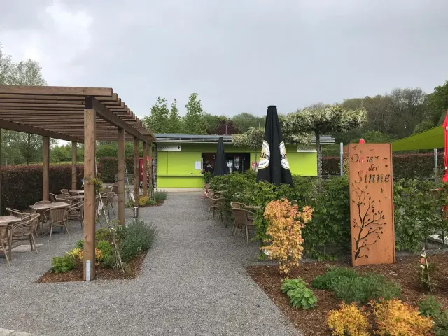 BookNoFees: Snack-bar – Flora — Essbar im Park – Hemer – Flora — Produse comestibile în parc, fotografie 2