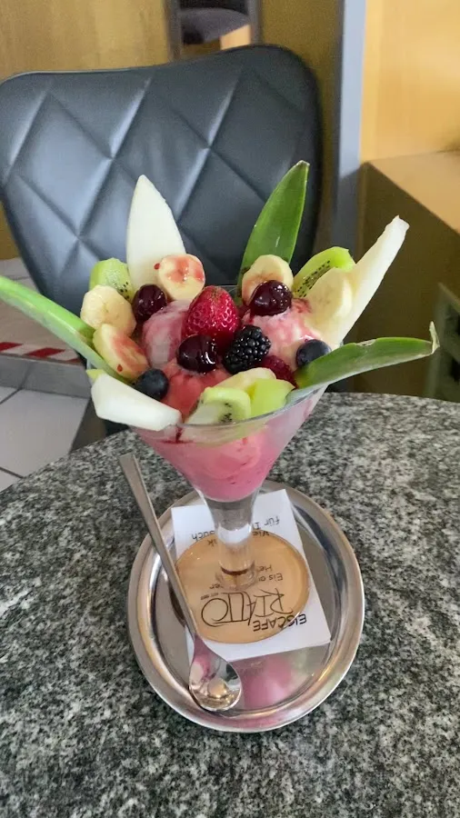 BookNoFees: Restaurant – Eiscafé Rialto – Fröndenberg – Cafeneaua Rialto, fotografie 3