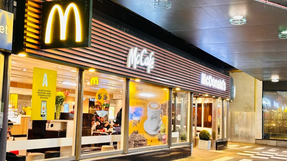 BookNoFees: Snack-bar – McDonald's – Stockholm – McDonald's, fotografie 1