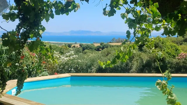 BookNoFees: Vilă liniștită, cu piscină privată și priveliști spre Africa – Tarifa
