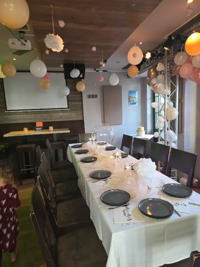 BookNoFees: Restaurant – Fasskeller unfassbar – Attendorn – O pivniță de butoaie de necrezut, fotografie 3