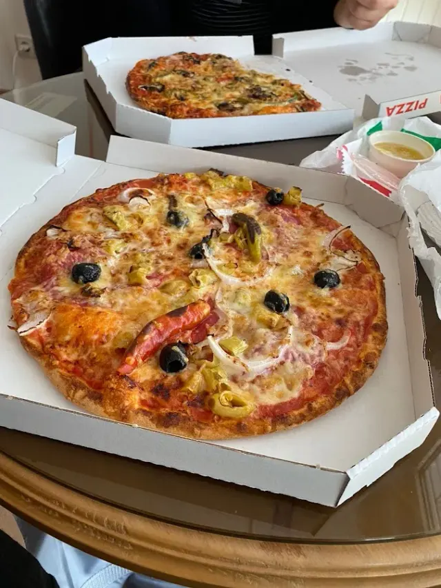 BookNoFees: Restaurant – Etna Pizzeria – Wenden – Pizzeria Etna, fotografie 3