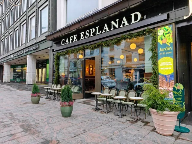 BookNoFees: Cafe Esplanad, Helsinki