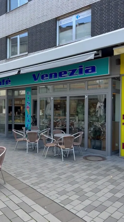 BookNoFees: Restaurant – Eiscafé Venezia – Meschede – Eiscafé Venezia, fotografie 3