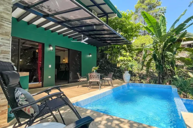 BookNoFees: O casă minunată cu piscină infinită – QUEPOS MANUEL ANTONIO