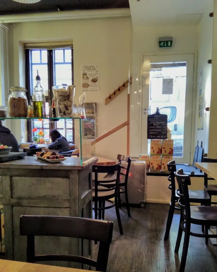 BookNoFees: Cafenea – Cafe Panik – Helsinki – Cafe Panik, fotografie 1