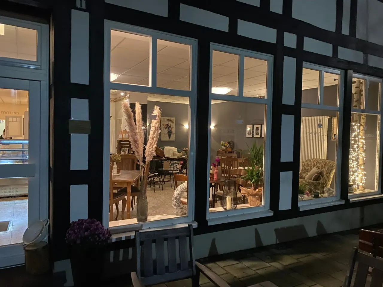 BookNoFees: Cafenea – Café Buuck – Rüthen – Carte despre cafea, fotografie 1
