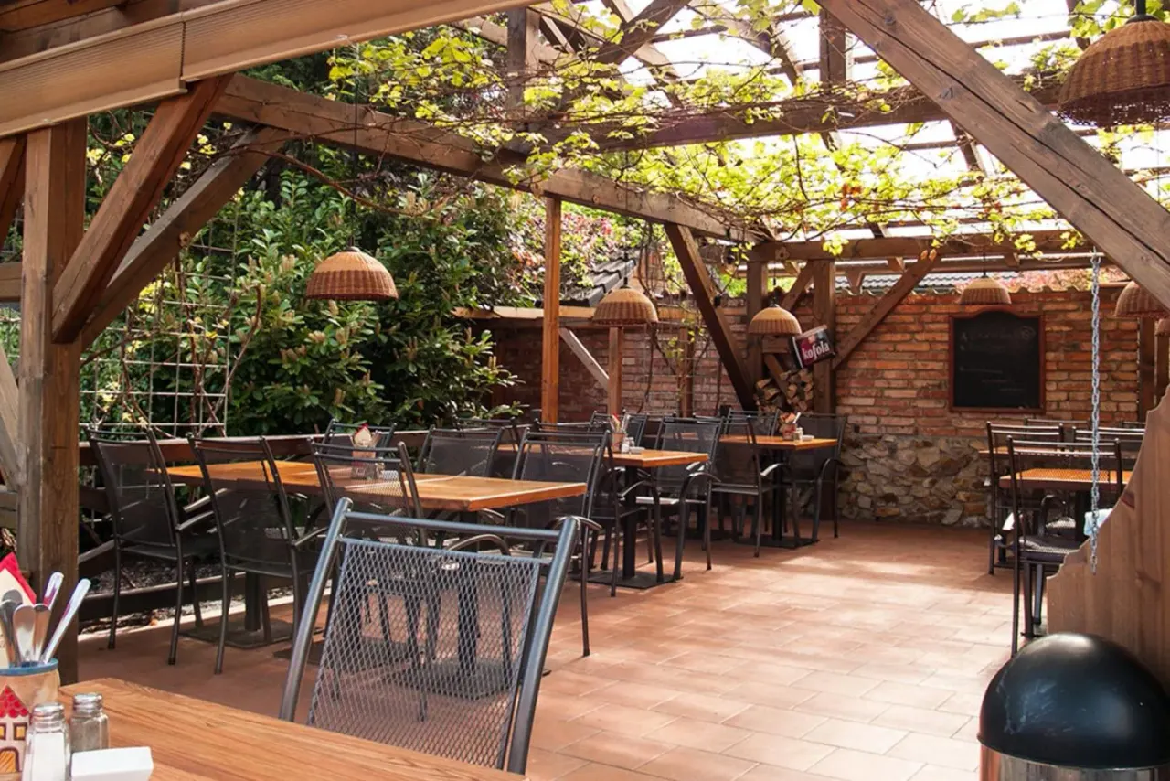 BookNoFees: Restaurant – No. 110 – Prague – Nr. 110, fotografie 1