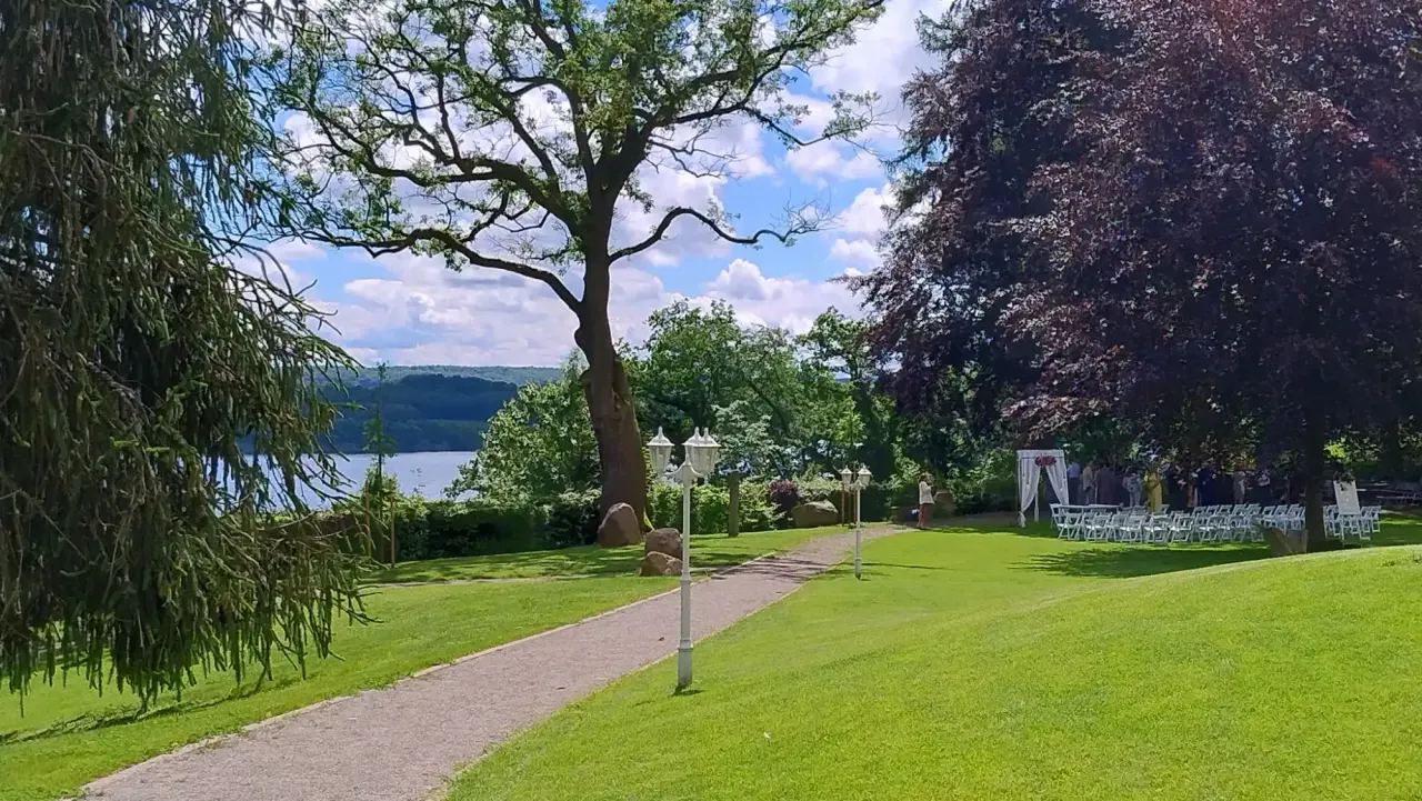 BookNoFees: Restaurant – Haus Delecke – Möhnesee-Delecke – Casa Delecke, fotografie 1
