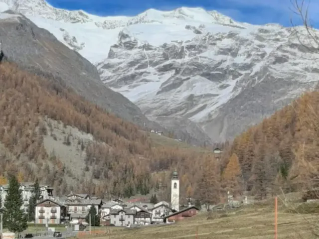 BookNoFees: Casă confortabilă, cu șemineu și vedere la munte – Gressoney-La-Trinité