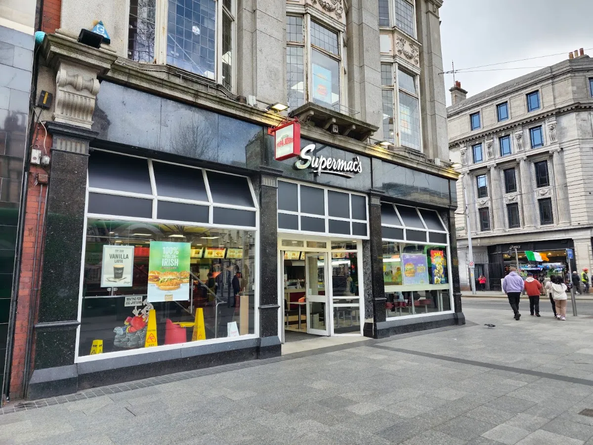BookNoFees: Snack-bar – Supermac's – Dublin – Supermac's, fotografie 1