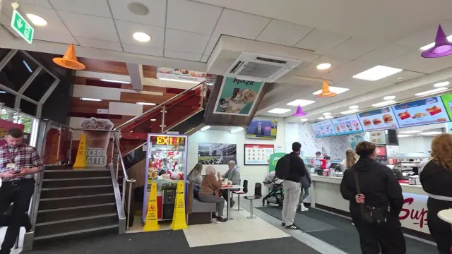 BookNoFees: Snack-bar – Supermac's – Dublin – Supermac's, fotografie 3