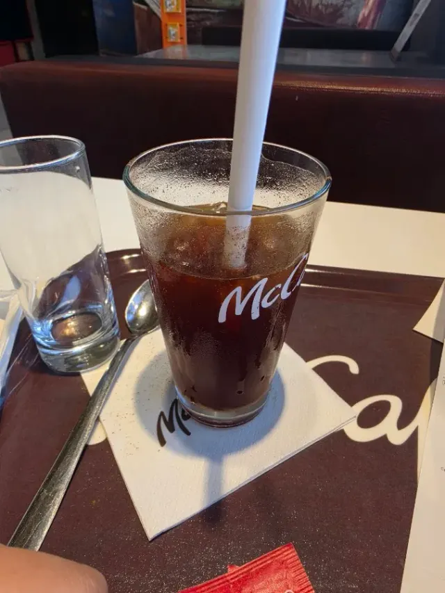 BookNoFees: Snack-bar – McDonald's – Zagreb – McDonald's, fotografie 2