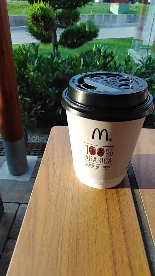 BookNoFees: Snack-bar – McDonald's – Zagreb – McDonald's, fotografie 3