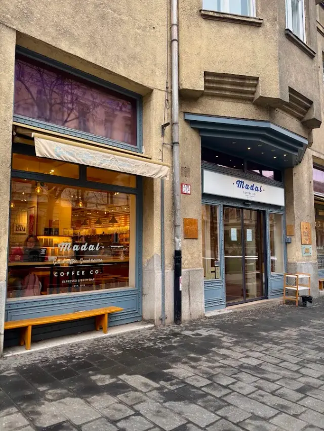 BookNoFees: Madal Cafe, Budapest