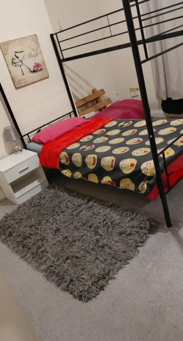 BookNoFees: Cameră într-o casă din Leeds – Leeds