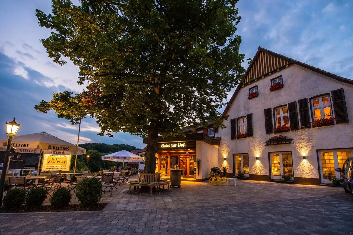 BookNoFees: Restaurant – Restaurant zur Post – Balve-Eisborn – Restaurantul „Zur Post”, fotografie 1
