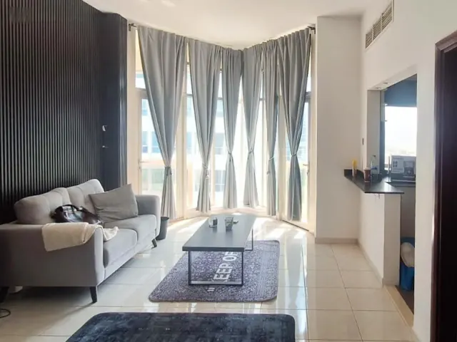 BookNoFees: Studio elegant în centrul orașului, cu piscină și parcare – Dubai