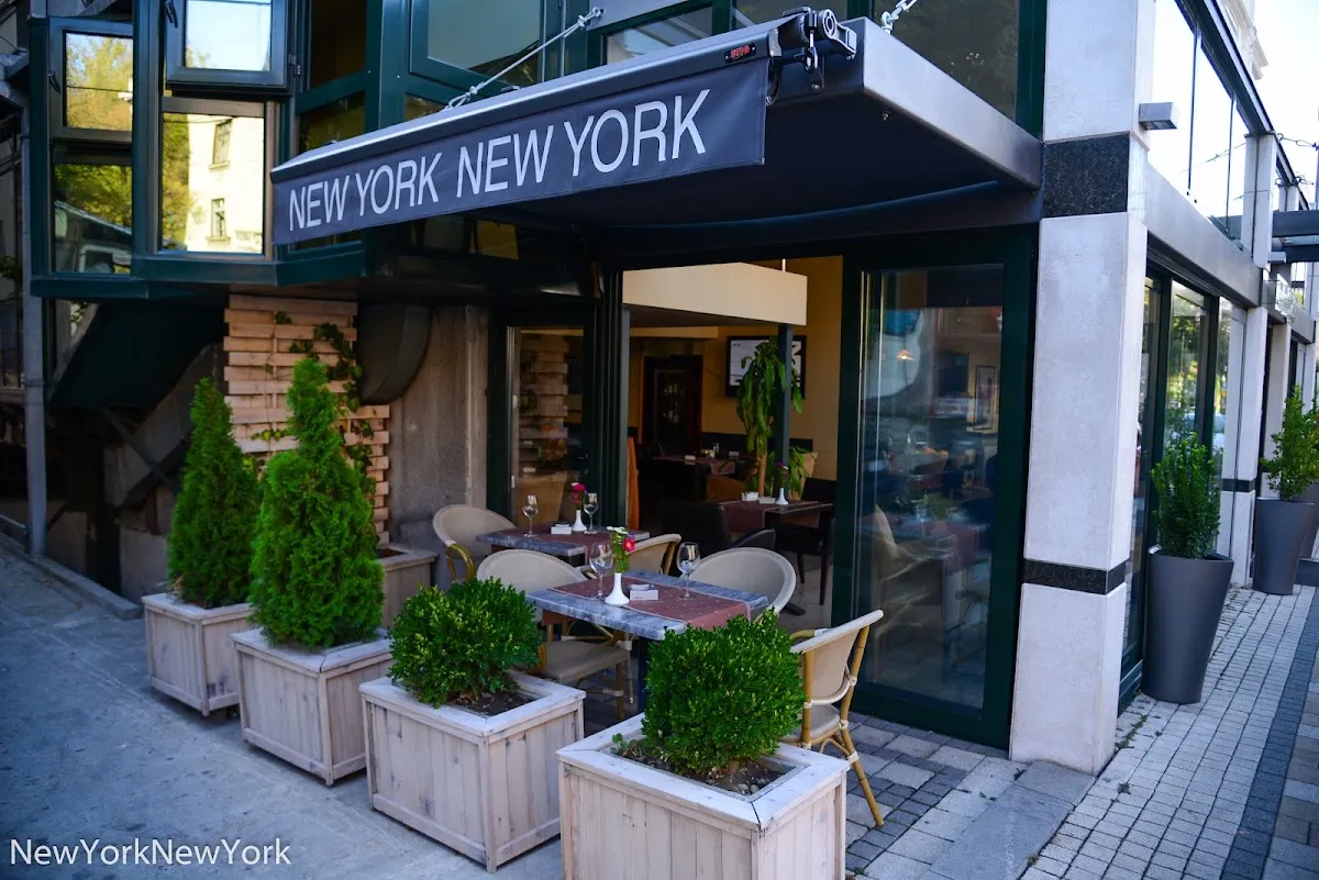 BookNoFees: Restaurant – NewYork NewYork – Belgrade – New York New York, fotografie 1