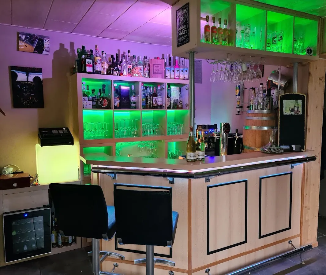 BookNoFees: Restaurant – Brauns Esszimmer – Nachrodt-Wiblingwerde – Sala de mese a familiei Braun, fotografie 1