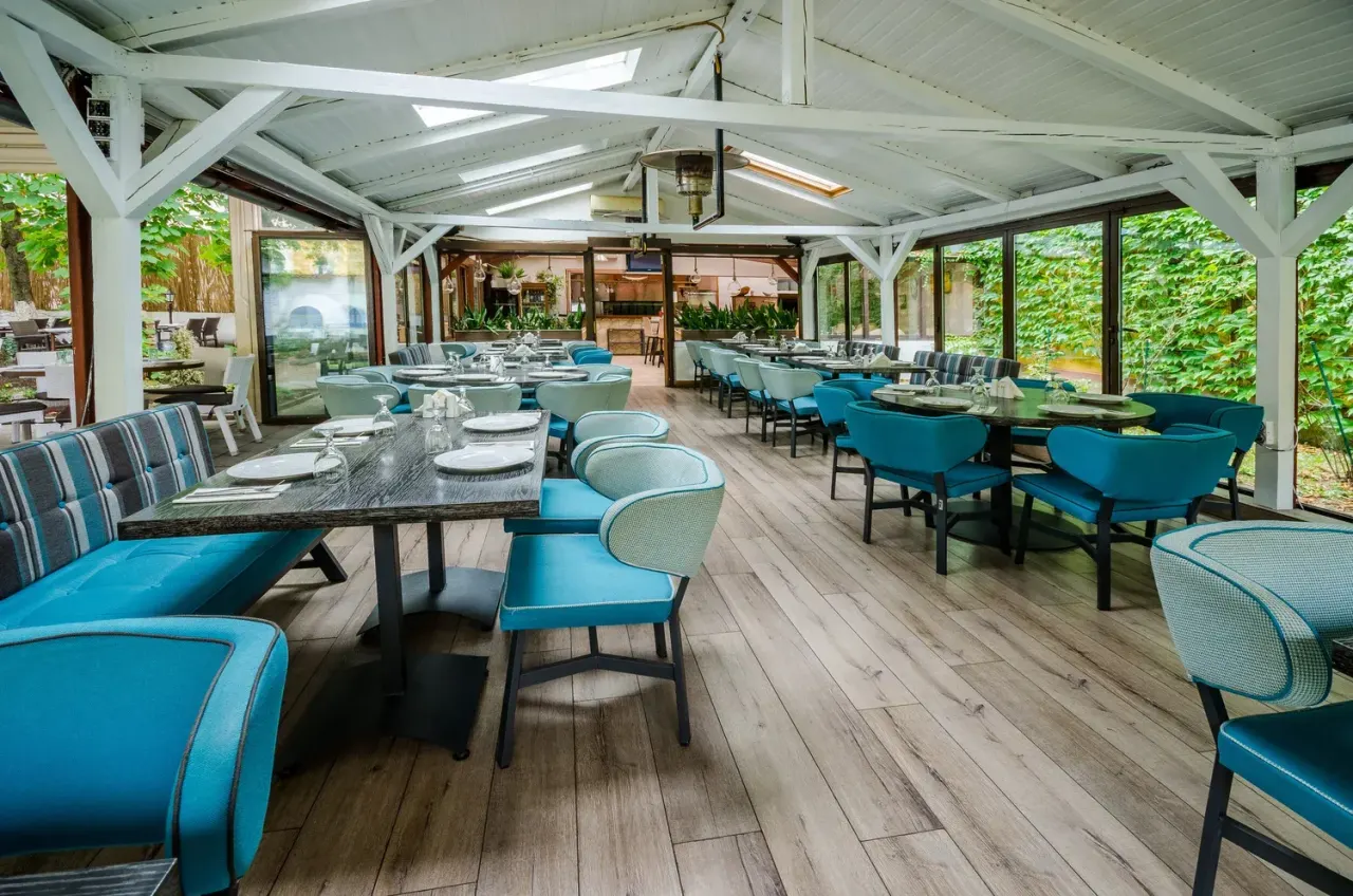 BookNoFees: Restaurant – Olympos – Prague – Olympos, fotografie 1