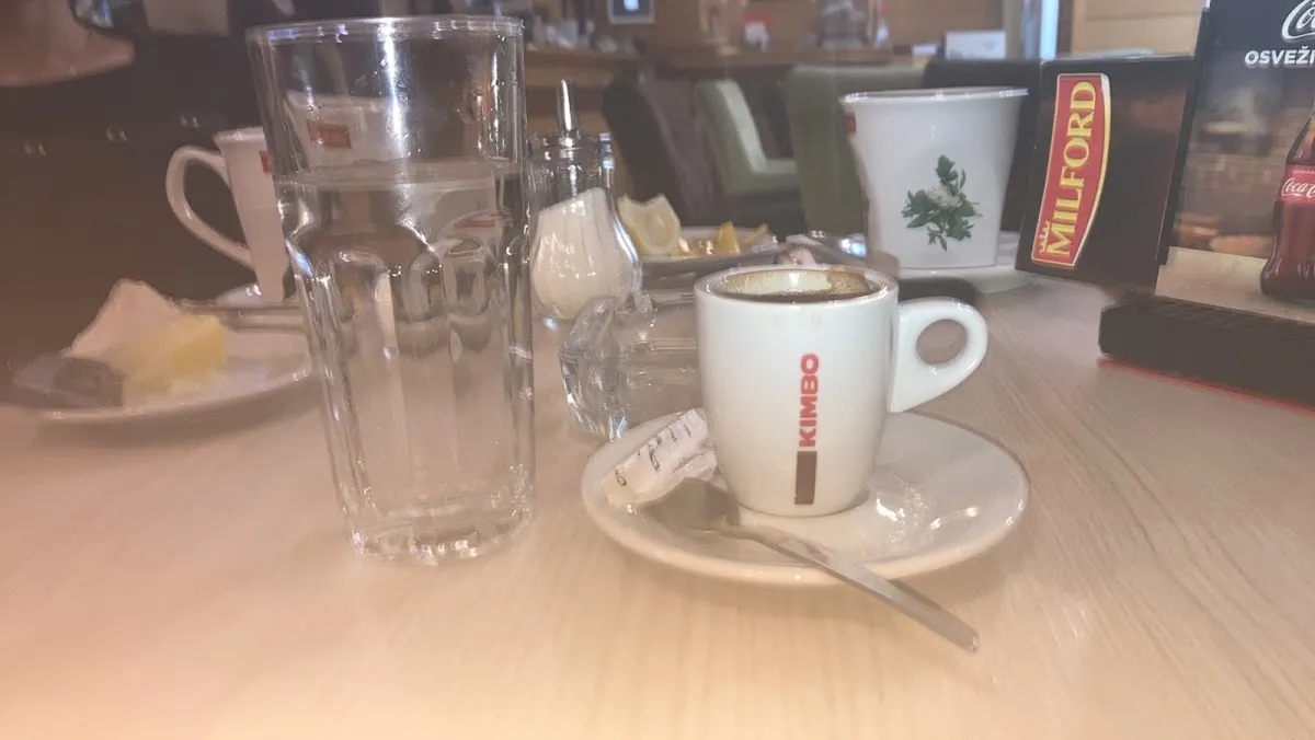 BookNoFees: Cafenea – Caffe Diplomat – Belgrade – Caffe Diplomat, fotografie 1