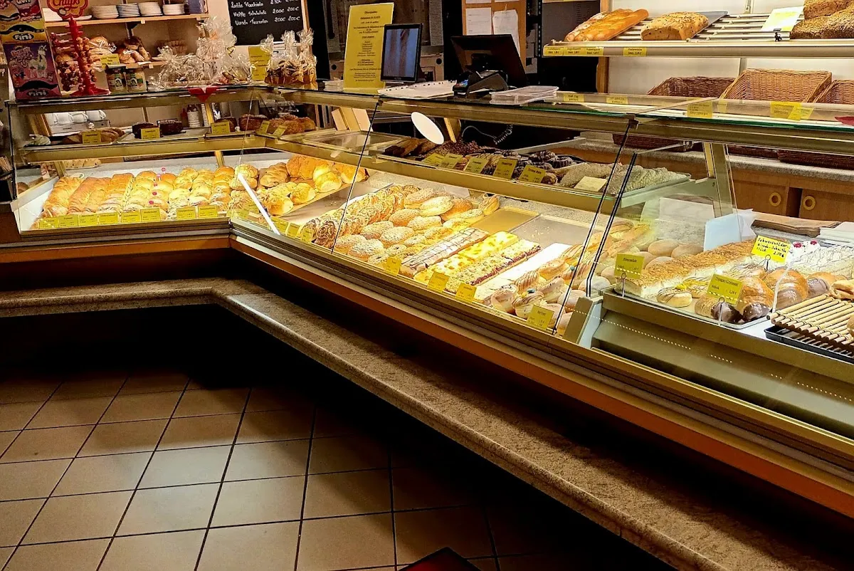 BookNoFees: Restaurant – Neuhaus Bäckerei Konditorei Stehcafé – Welver – Neuhaus – Brutărie, cofetărie și cafenea cu locuri la masă, fotografie 1