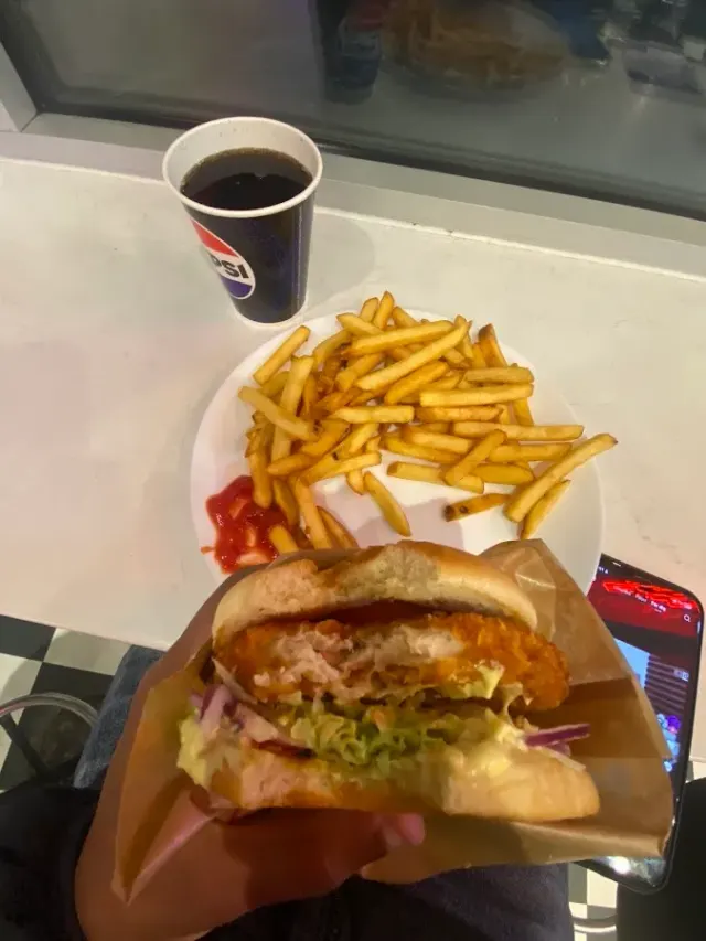 BookNoFees: Snack-bar – Alviksgrillen – Stockholm – Alviksgrillen, fotografie 3