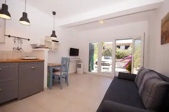 BookNoFees: NOU – Apartament tip studio în apropierea plajei – Tribunj