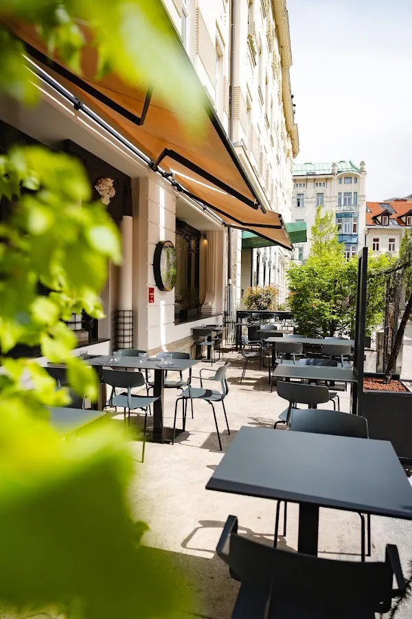 BookNoFees: Restaurant – Aftr – Ljubljana – După, fotografie 1