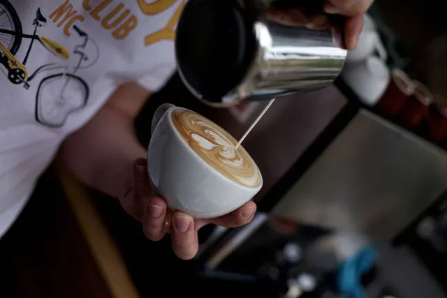 BookNoFees: Cafenea – Trakteren – Amsterdam – A oferi ceva de mâncare, fotografie 3