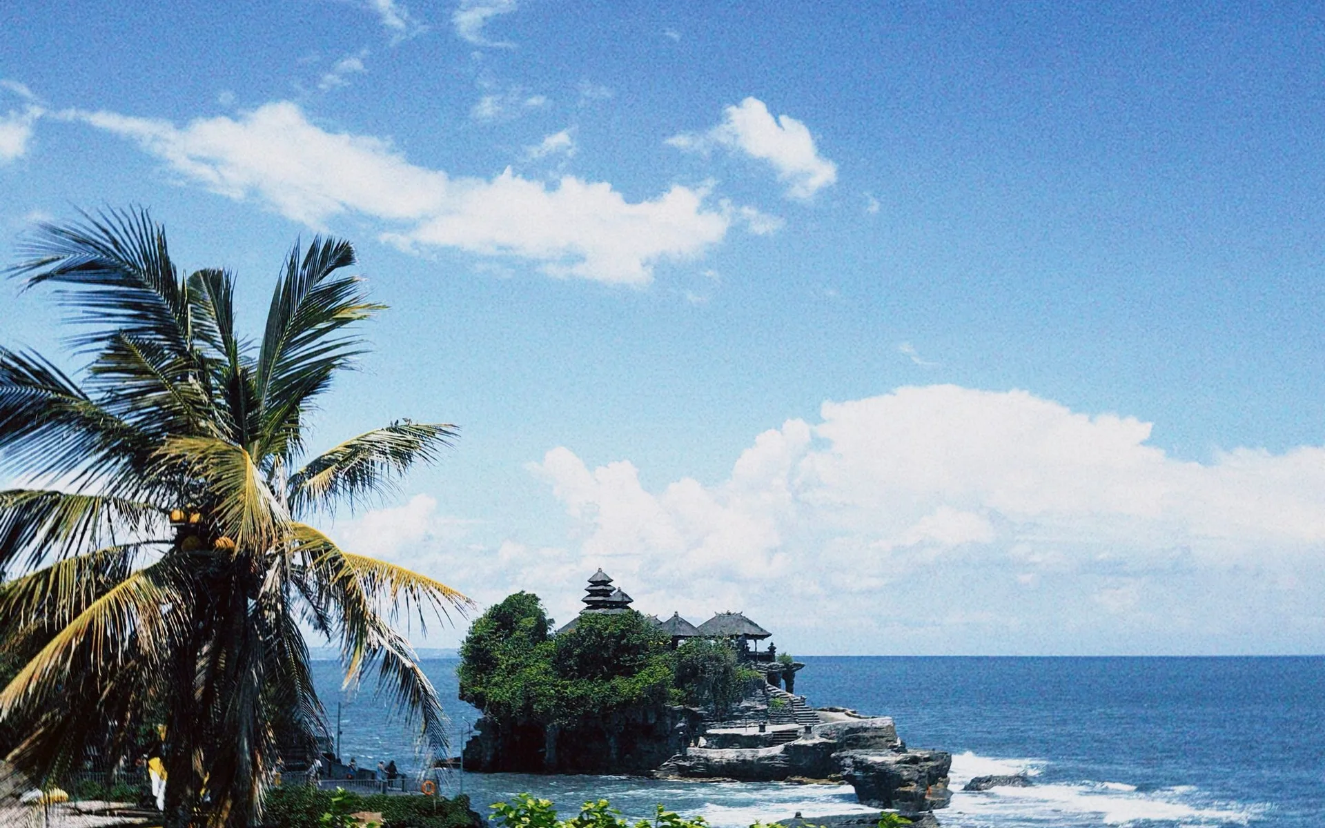 Templul Tanah Lot de pe coasta insulei Bali
